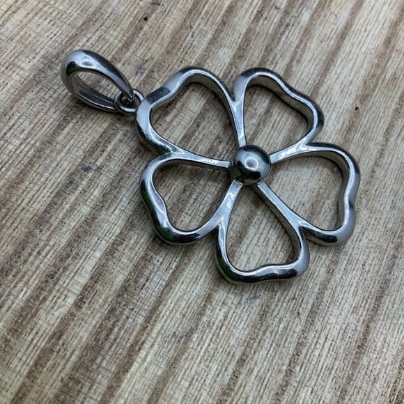 Lia Sophia "DAISY" 2007 Open Work Flower Silver Pendent - Picture 2 of 4